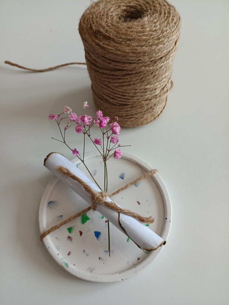 Piękno Niedoskonałości: Surowa Natura i Kod 1225 3503